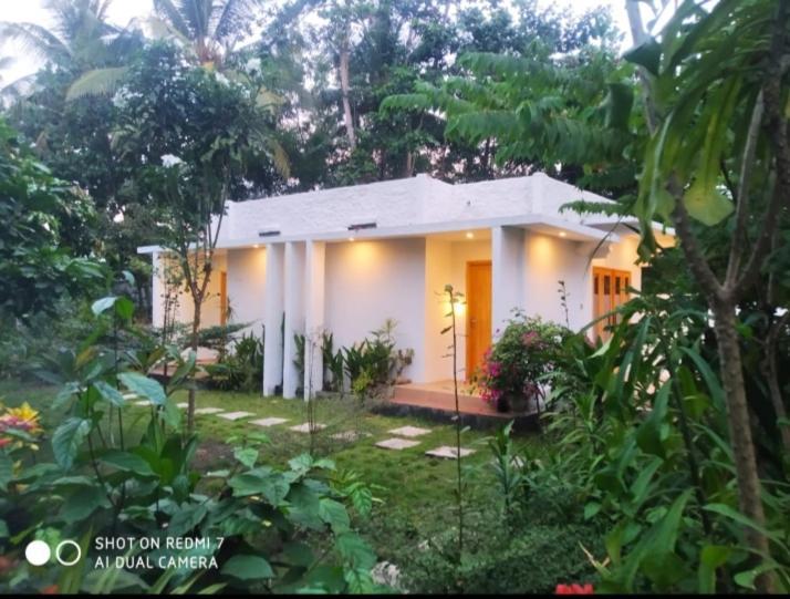 Cemare Cottage Lembar  外观 照片